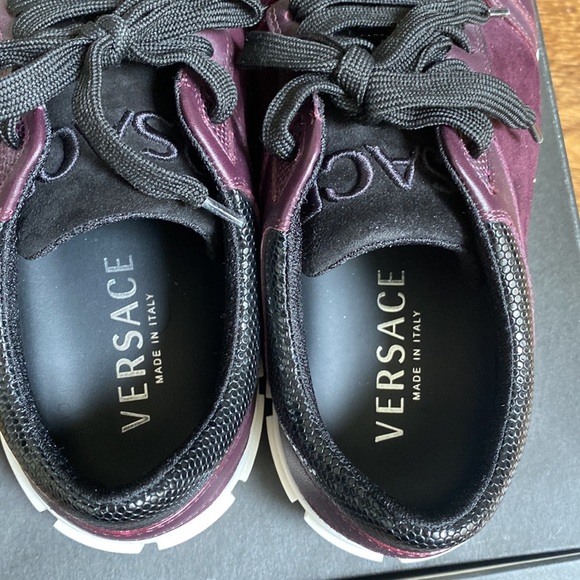 Mens Versace sneakers - Picture 3 of 7